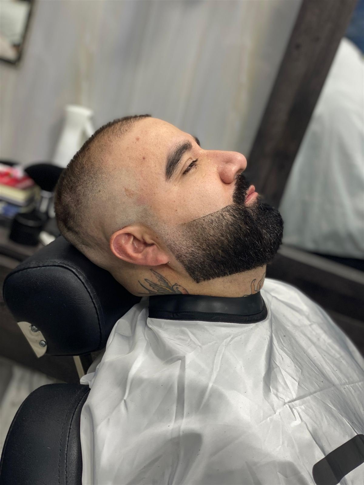 Perfilado de barba en sillón reclinado